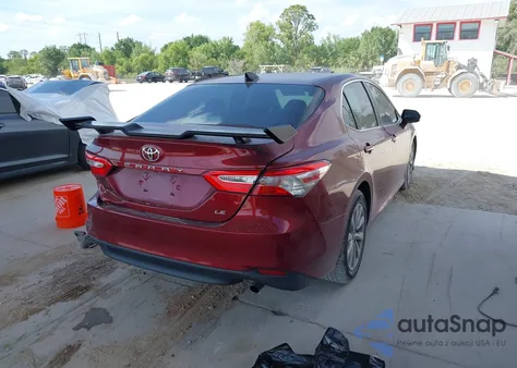 2018 Toyota Camry Le из США, поврежденный, VIN 4T1B11HK8JU547847